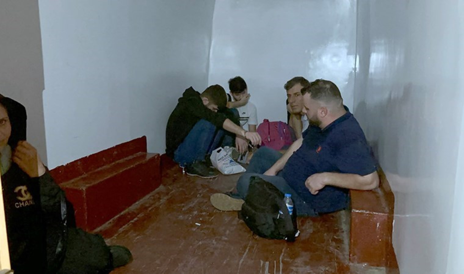 Edirne’de kapalı kasa minibüste 6 kaçak göçmen yakalandı